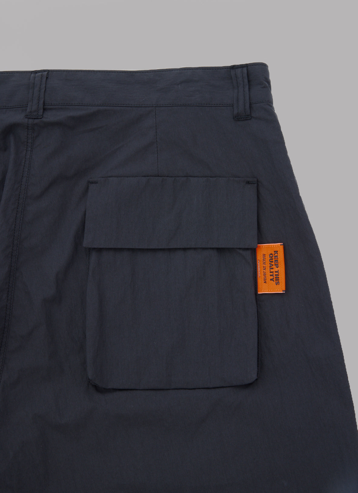 OVER TUCK SHELL PANTS-BLACK
