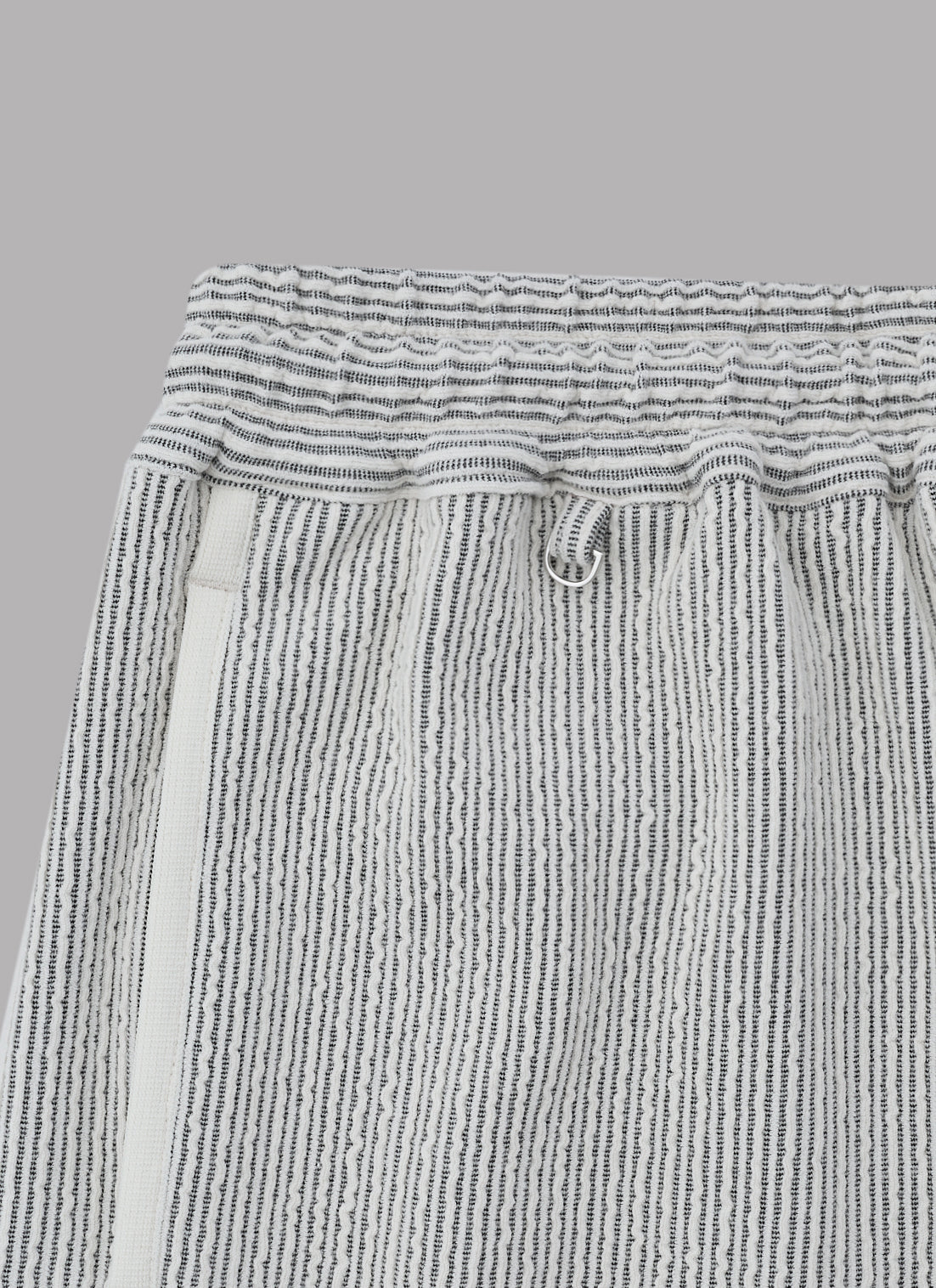 FRILL STRIPES BASKETBALL SHORTS-GRAY