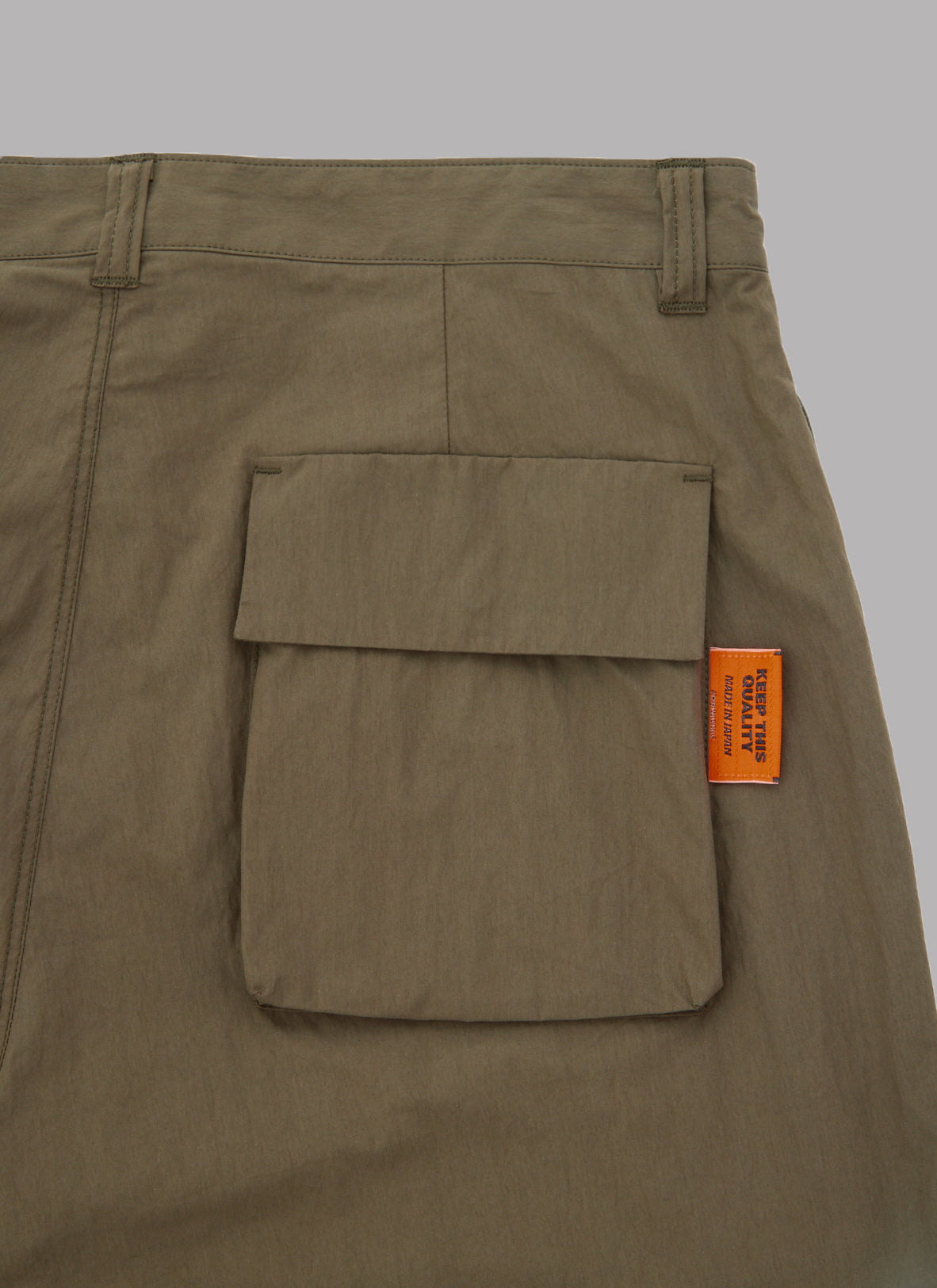 OVER TUCK SHELL PANTS-OLIVE