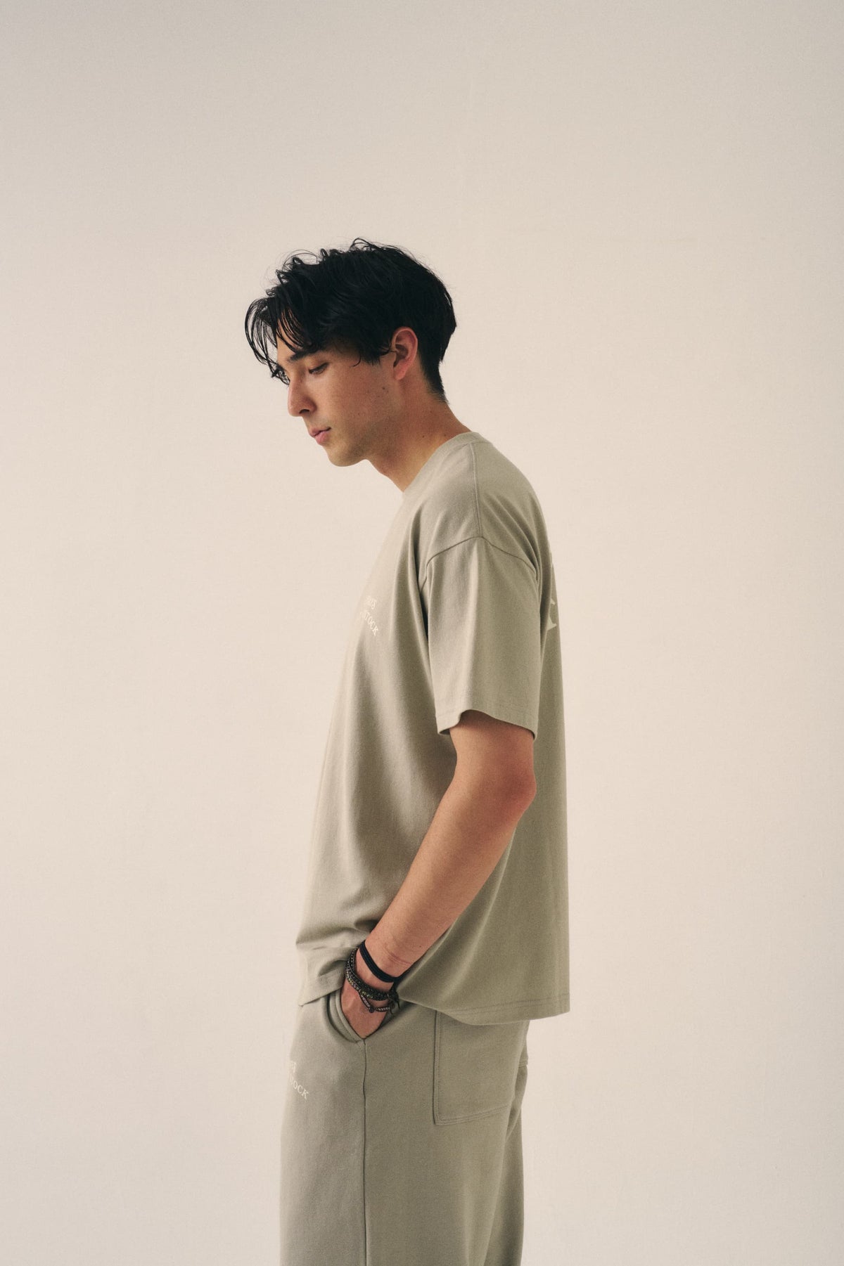 BASIC LOGO S/S TEE- SILVER GRAY x OFF WHITE