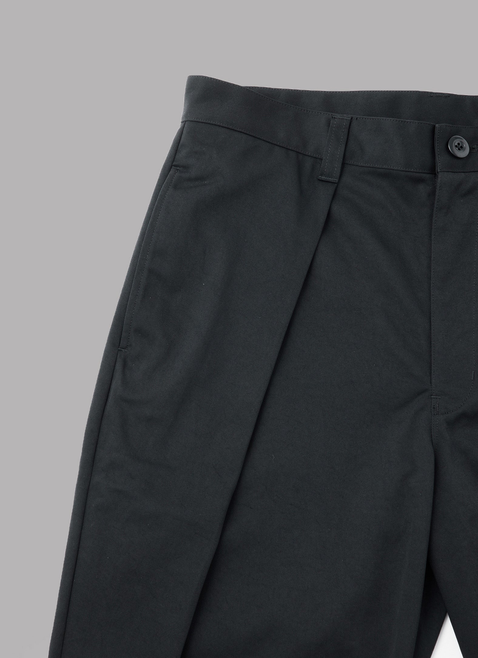 OVERTUCK PANTS-BLACK