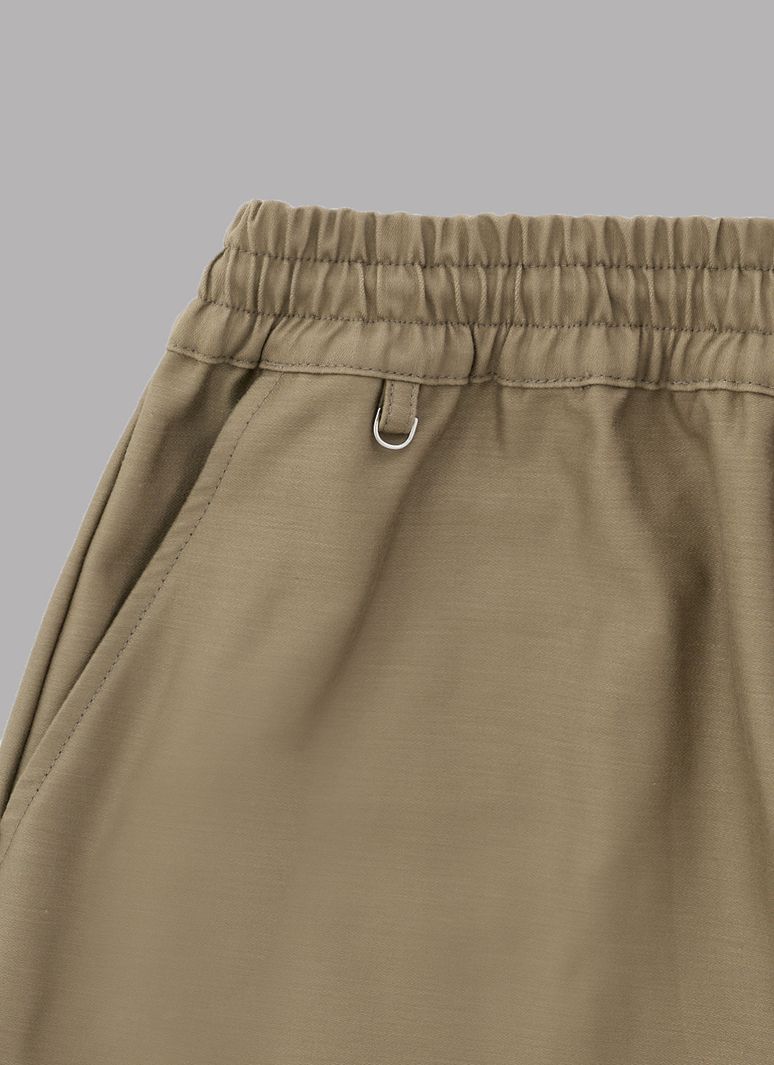 BASIC LOGO HALF BASKETBALL SHORTS-BEIGE