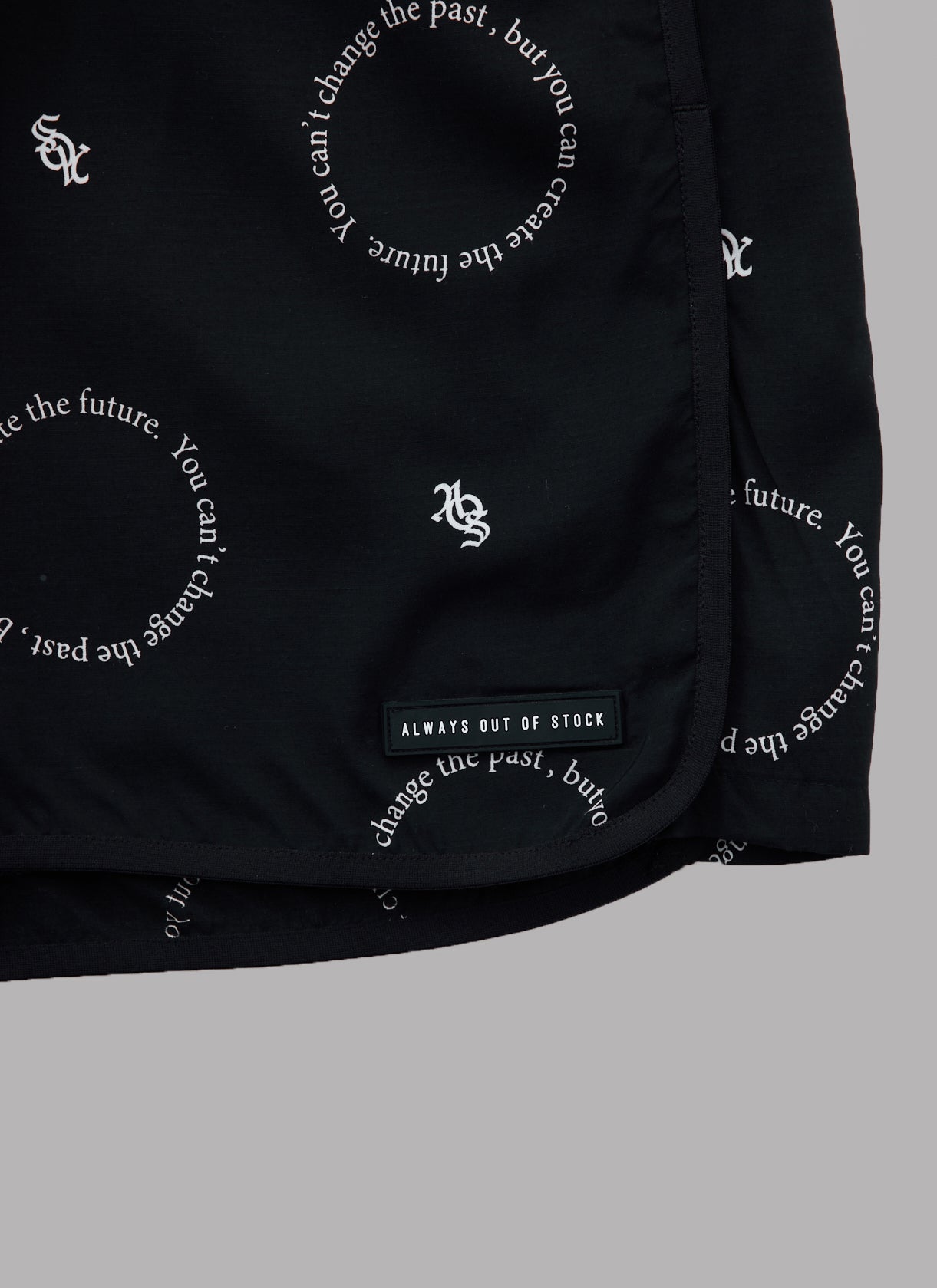 CIRCLE PATTERN ACTIVE SHORTS-BLACK