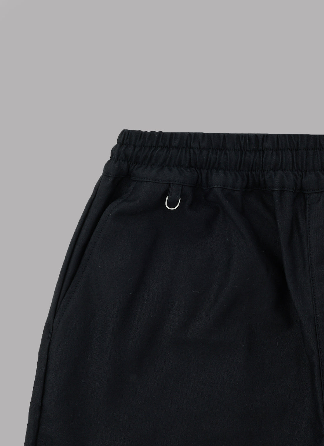 BASIC LOGO HALF BASKETBALL SHORTS-BLACK