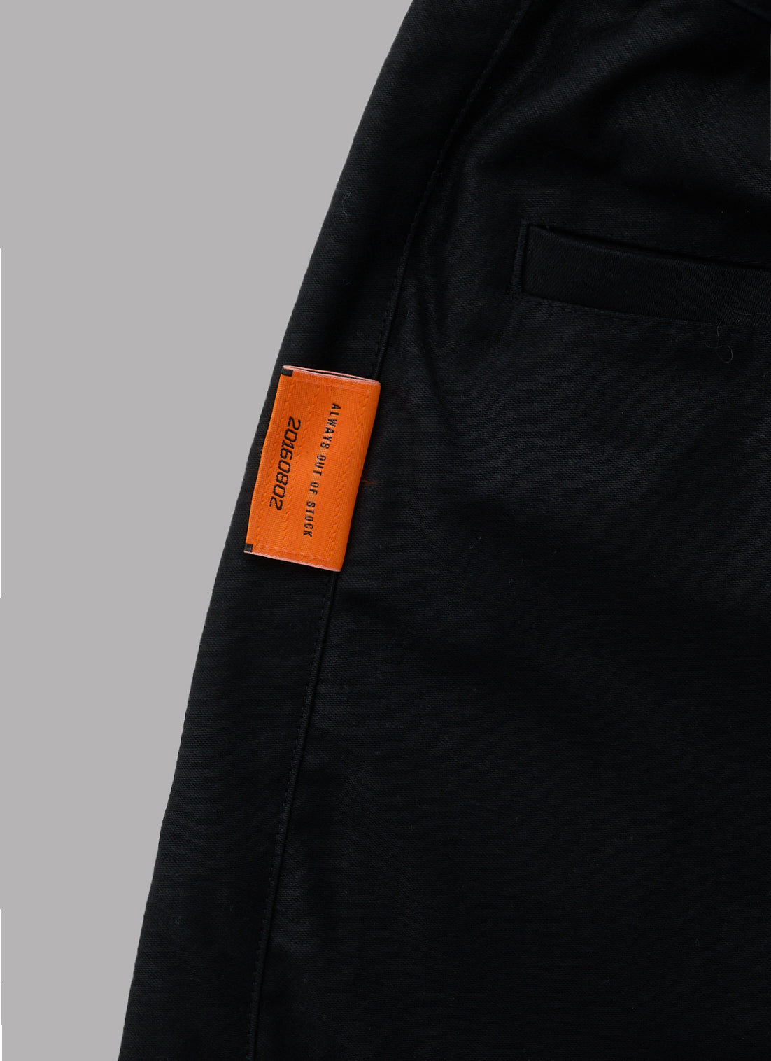 BASIC LOGO HALF BASKETBALL SHORTS-BLACK