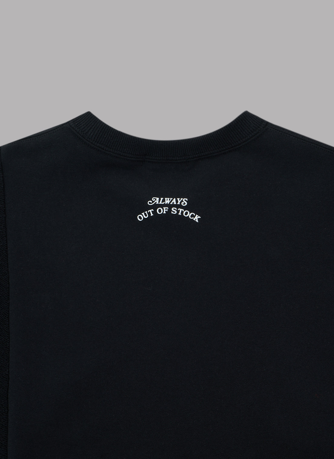 SWITCHED BASIC LOGO CREWNECK-BLACK