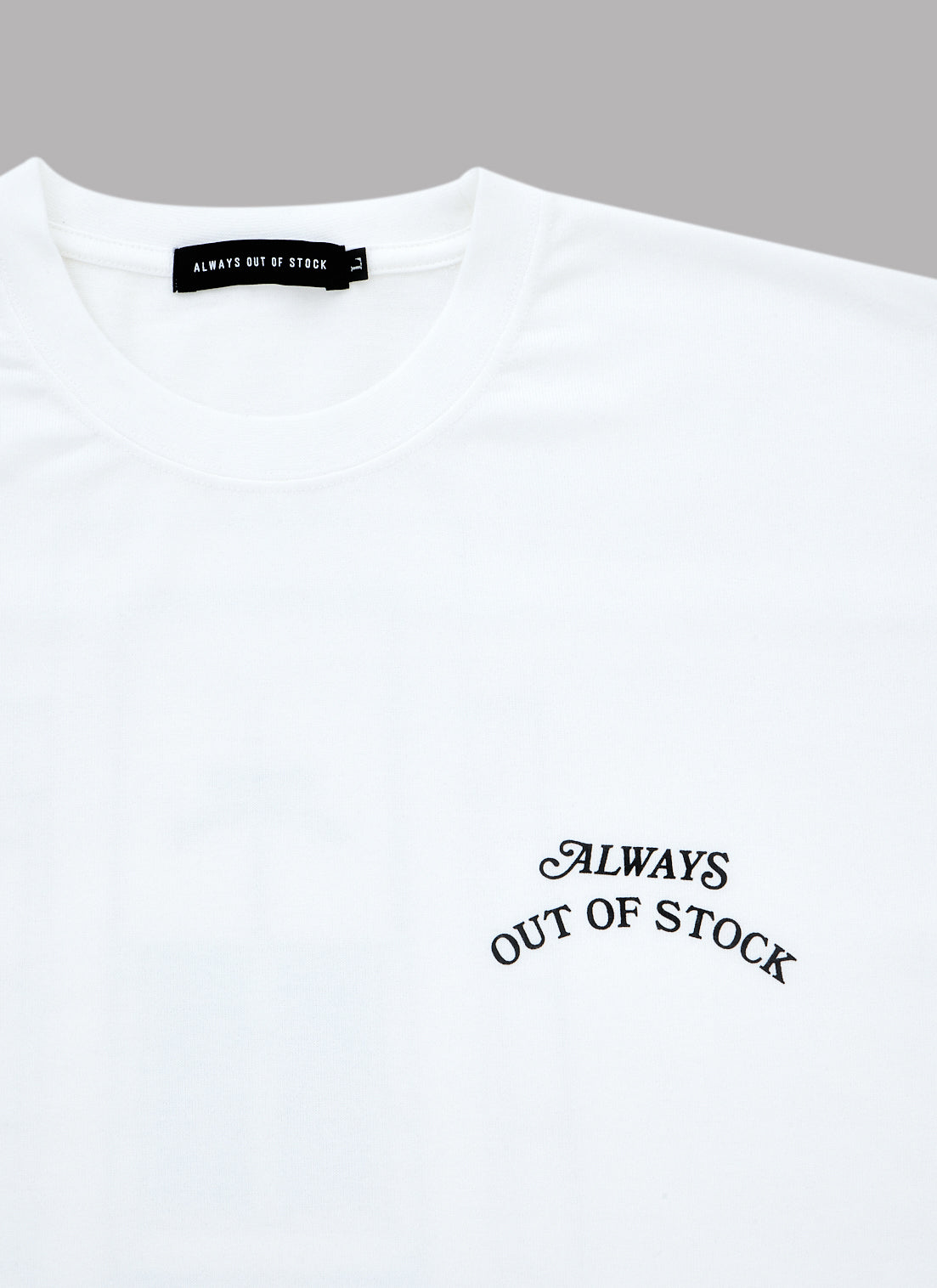 STORE GRAPHIC L/S TEE-WHITE