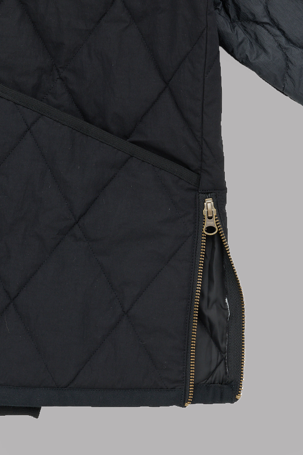 SWITCHED QUILTING JACKET - BLACK
