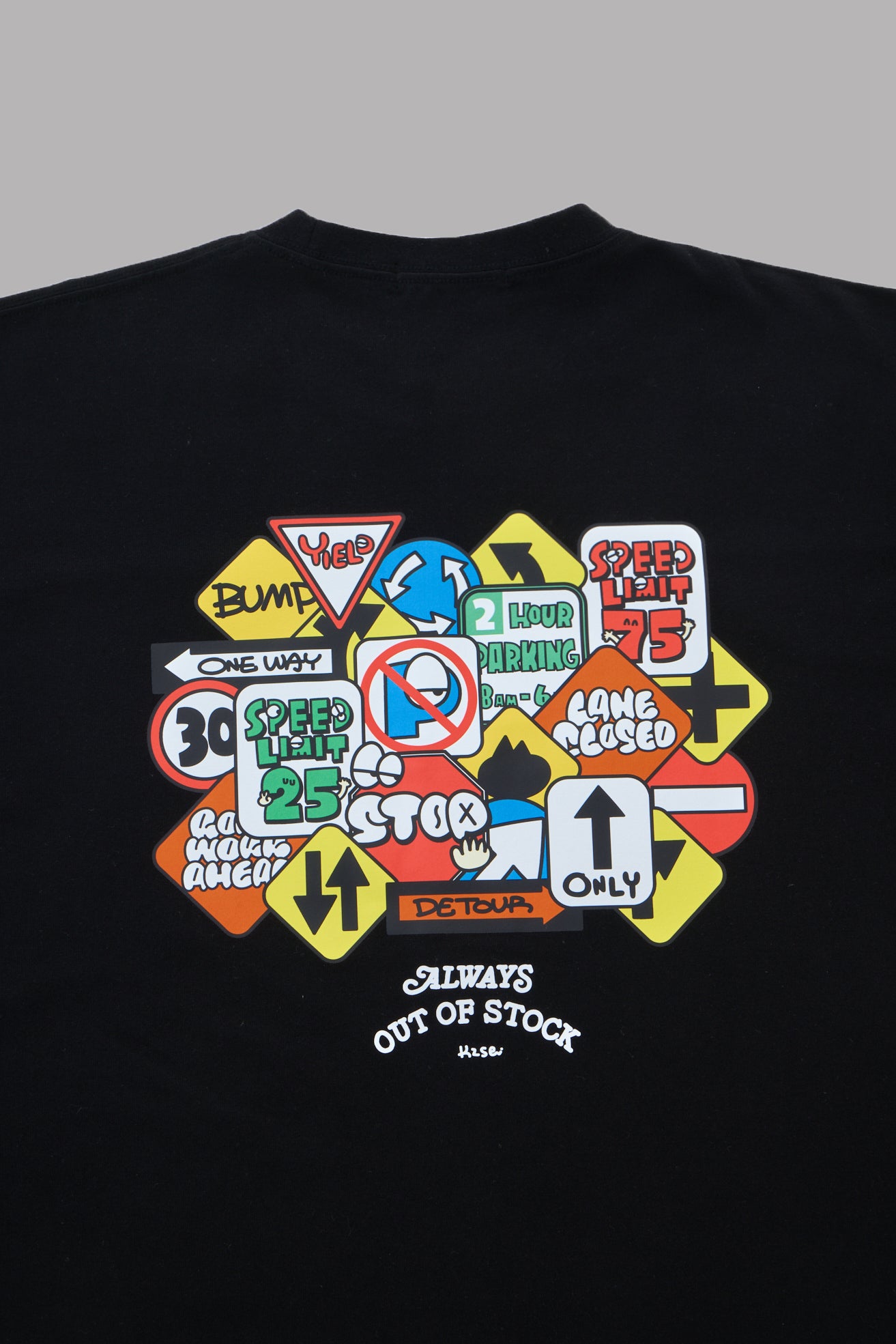 TRAFFIC SIGN S/S TEE-BLACK
