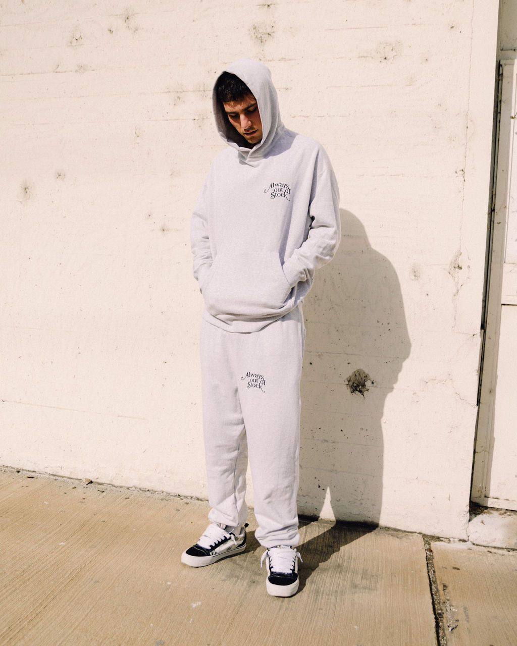 PLAY LOGO SWEAT PANTS-GRAY x BLACK