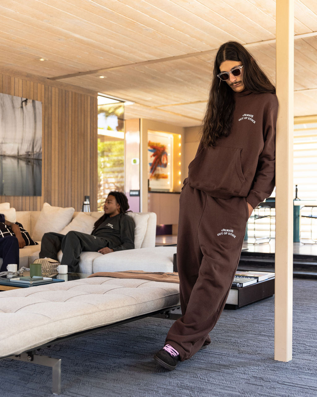 BASIC LOGO SWEAT PANTS-BROWN x OFF WHITE