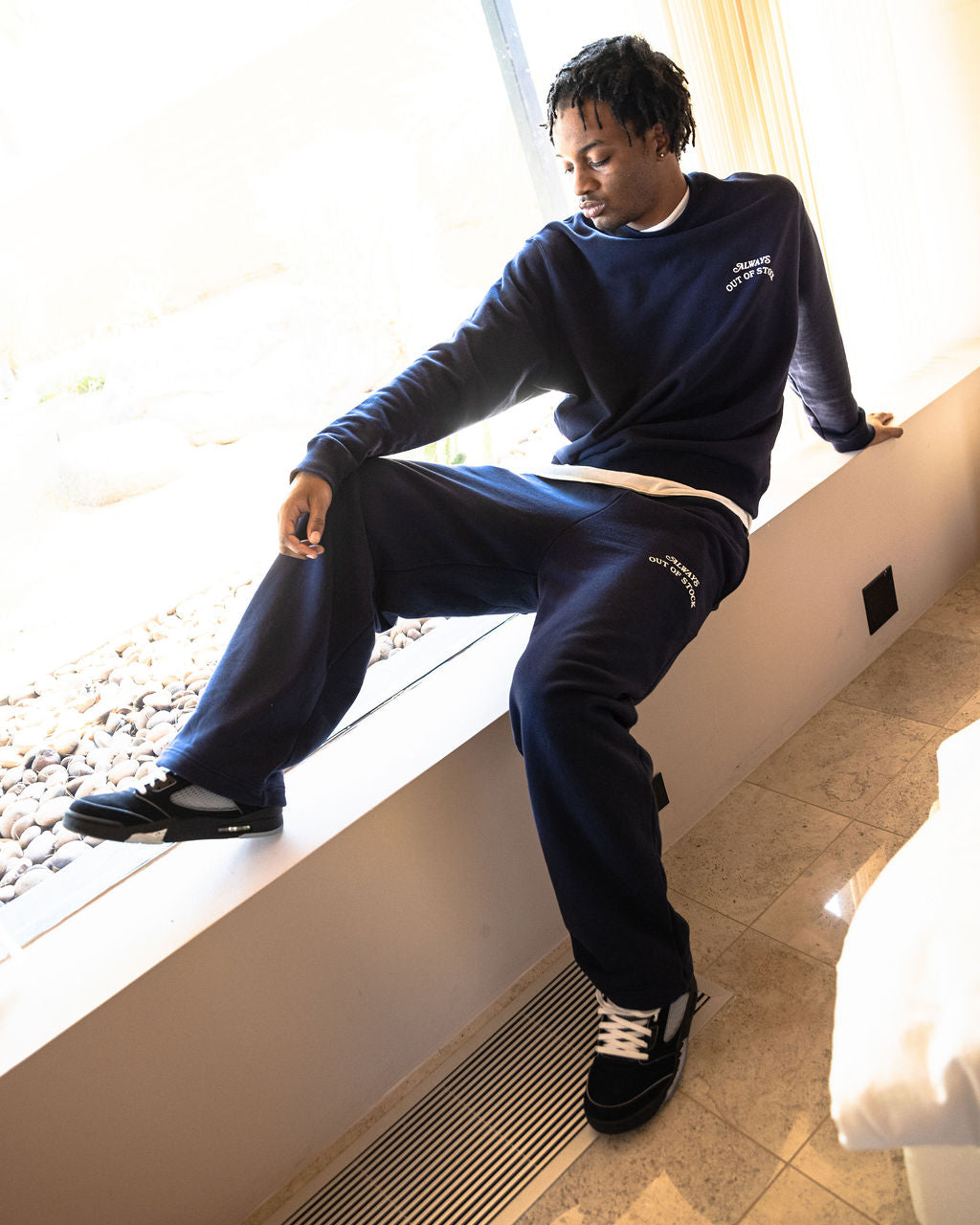 BASIC LOGO SWEAT PANTS-NAVY x OFF WHITE