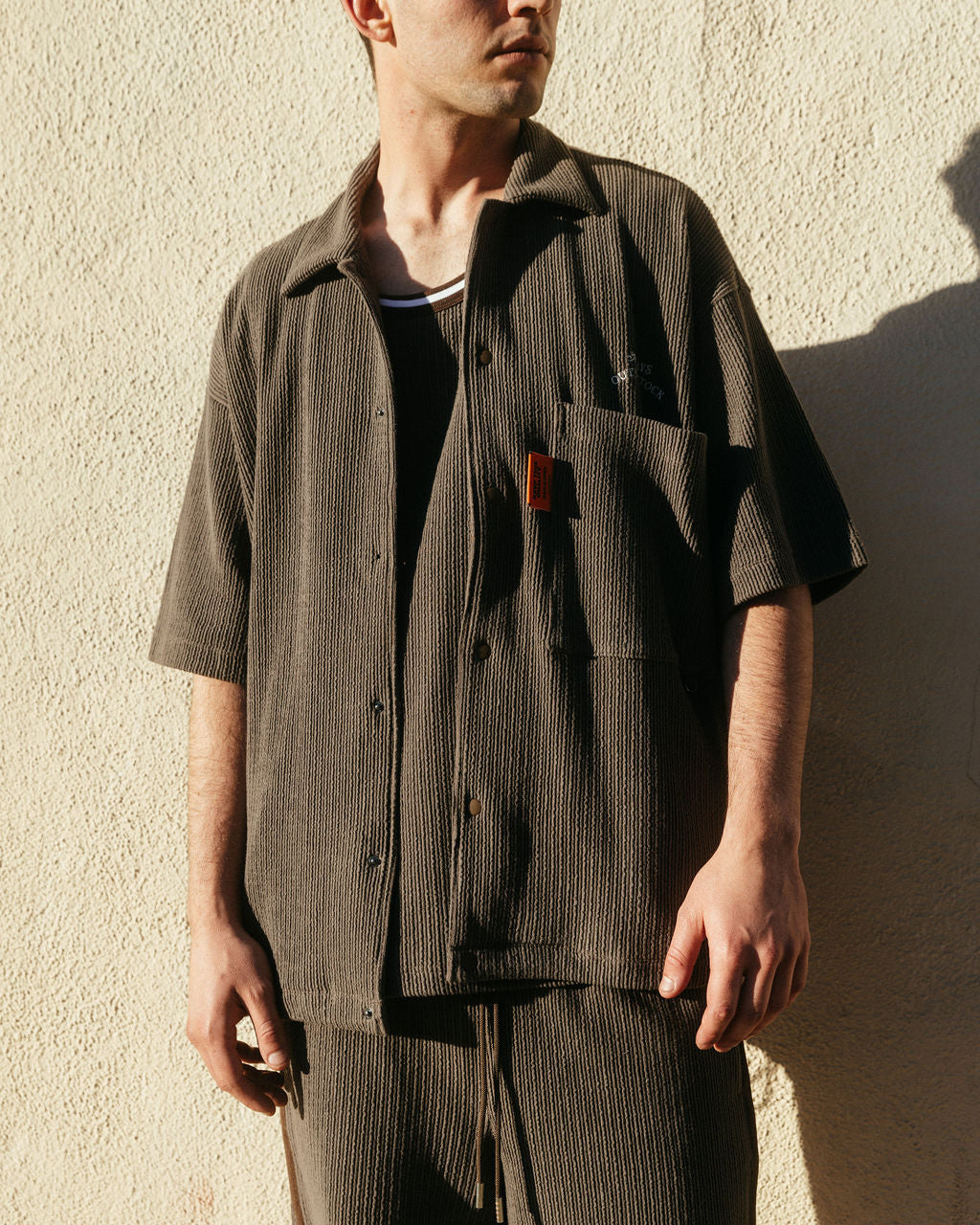 ・FRILL STRIPES S/S SHIRT-BROWN