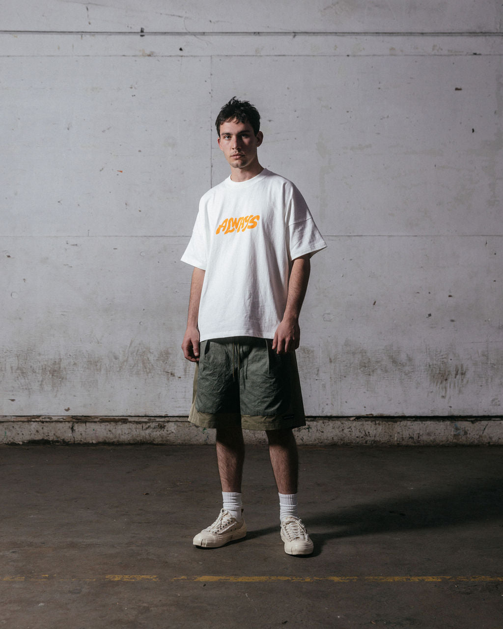 GRAFFITI LOGO DROP S/S TEE-WHITE