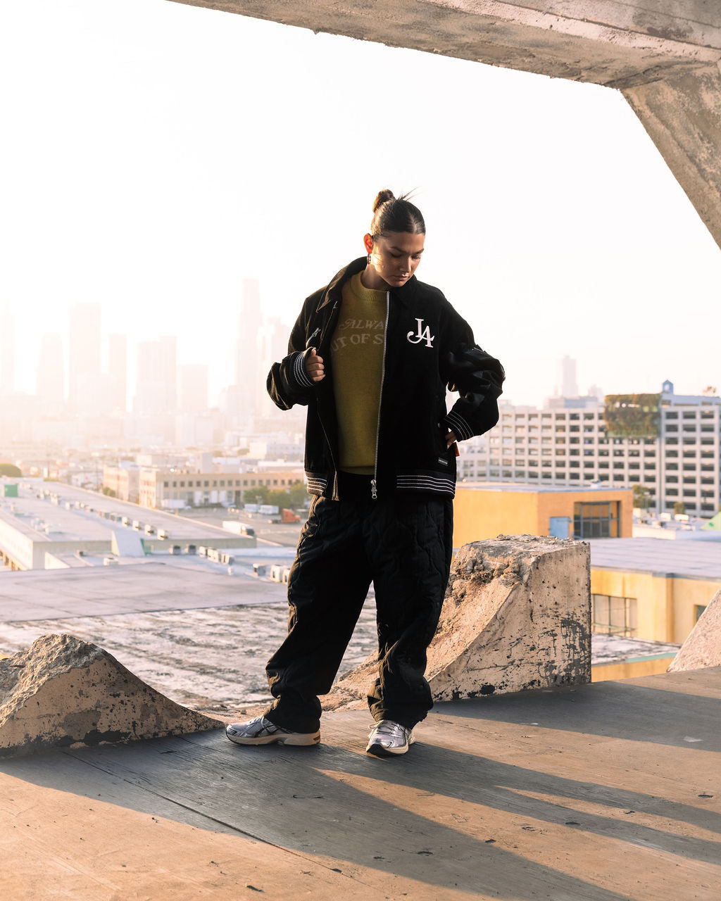 QUILTED SIDE BUTTON TROUSERS-BLACK