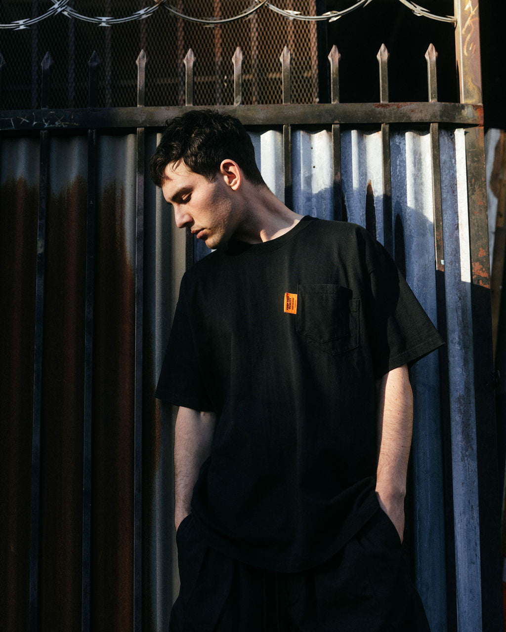 DOUBLE POCKET SUPIMA S/S TEE-BLACK