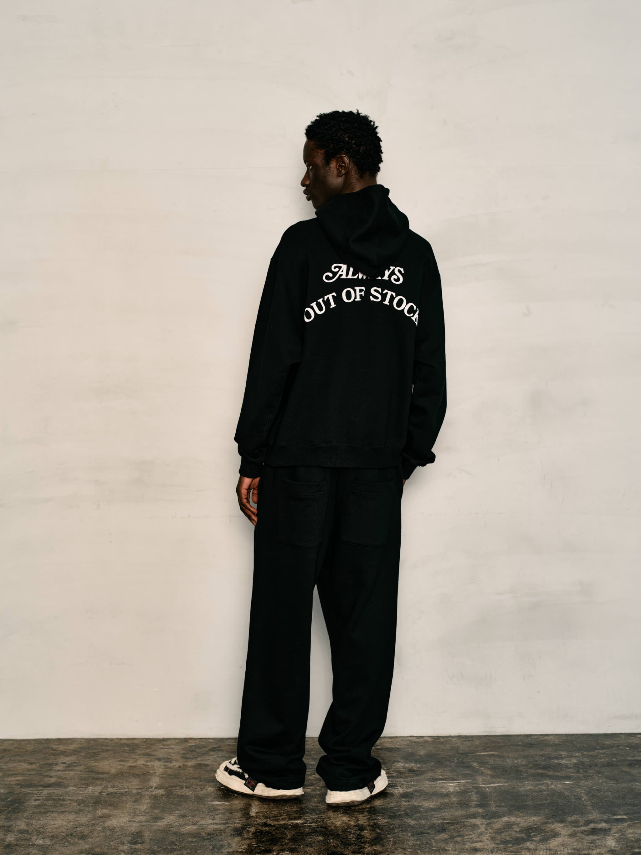 BASIC LOGO HOODIE - BLACK