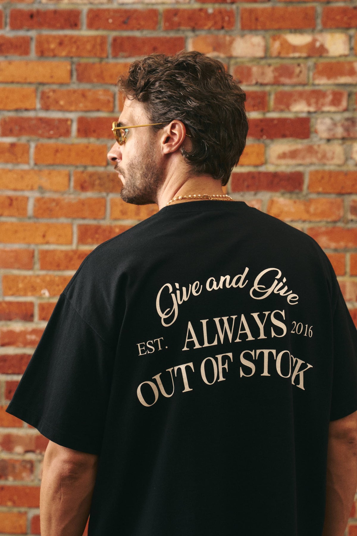 CLASSIC LOGO S/S TEE - BLACK