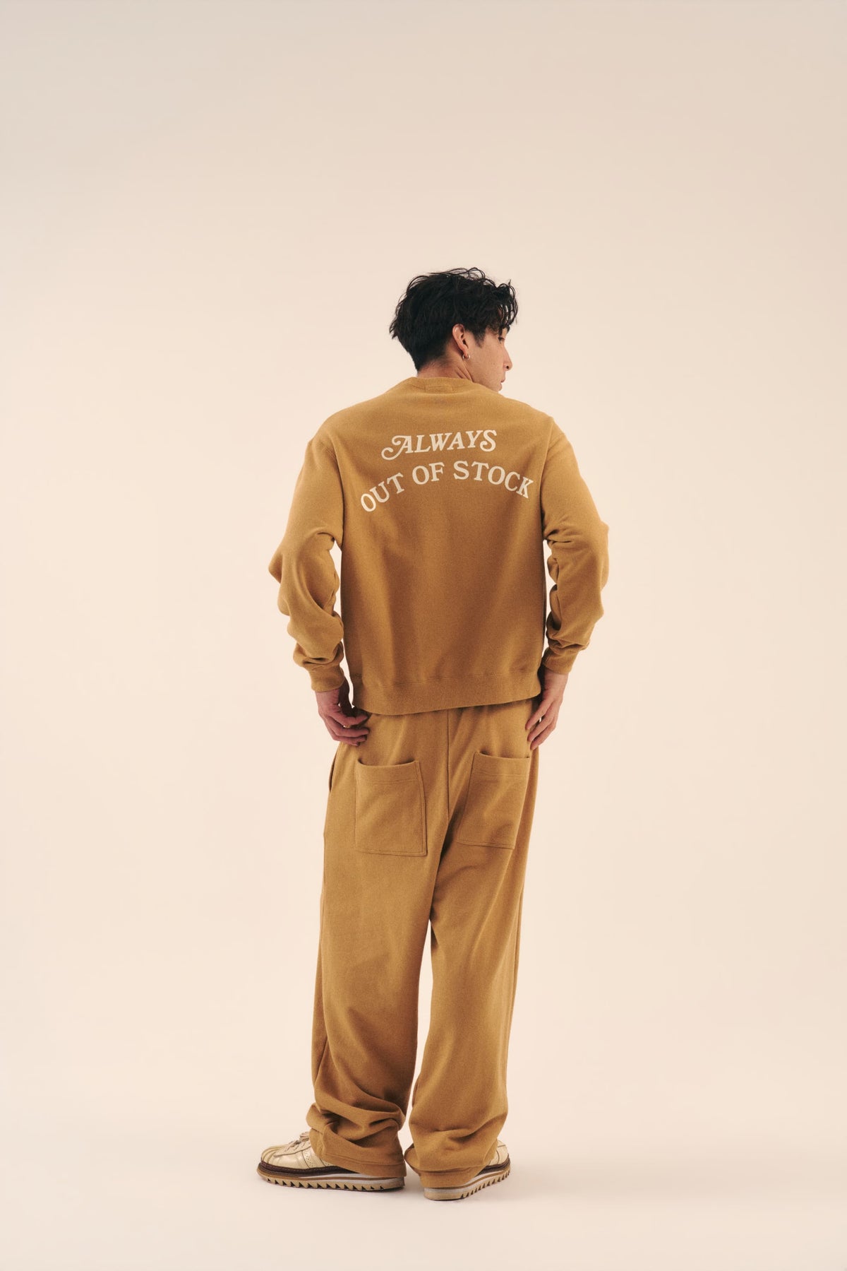 BASIC LOGO CREWNECK - MILK TEA x OFF WHITE