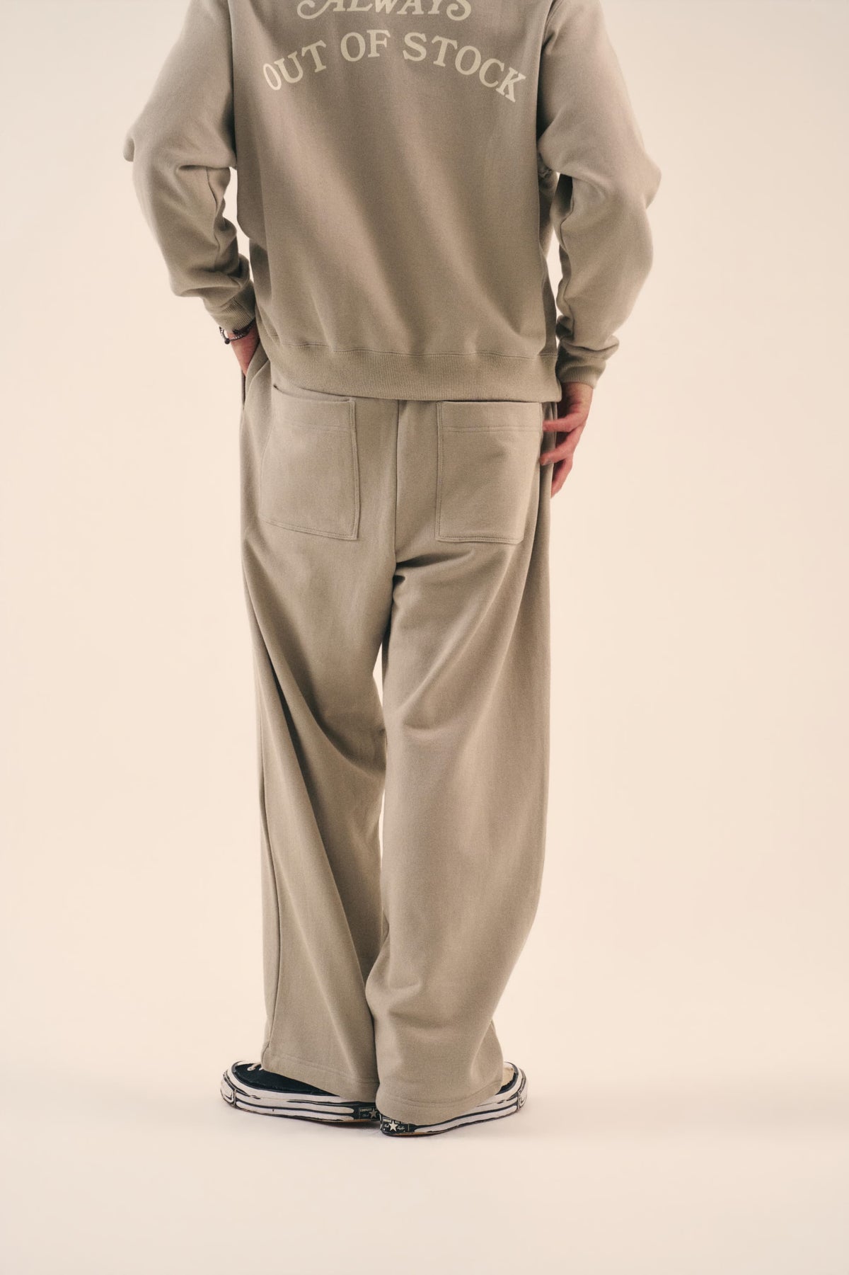 BASIC LOGO SWEAT PANTS - SILVER GRAY x OFF WHITE