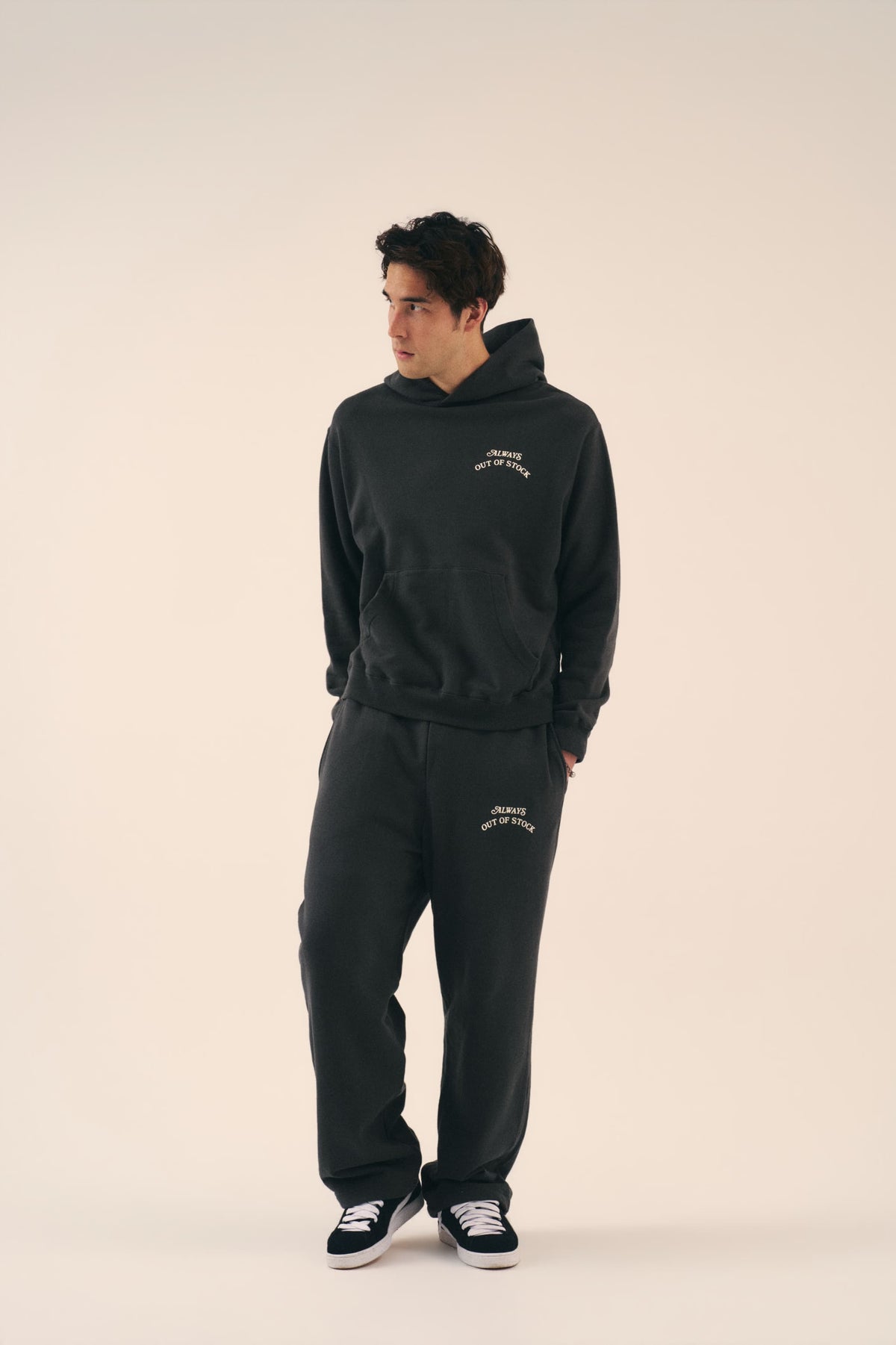 BASIC LOGO HOODIE - CHARCOAL x OFF WHITE