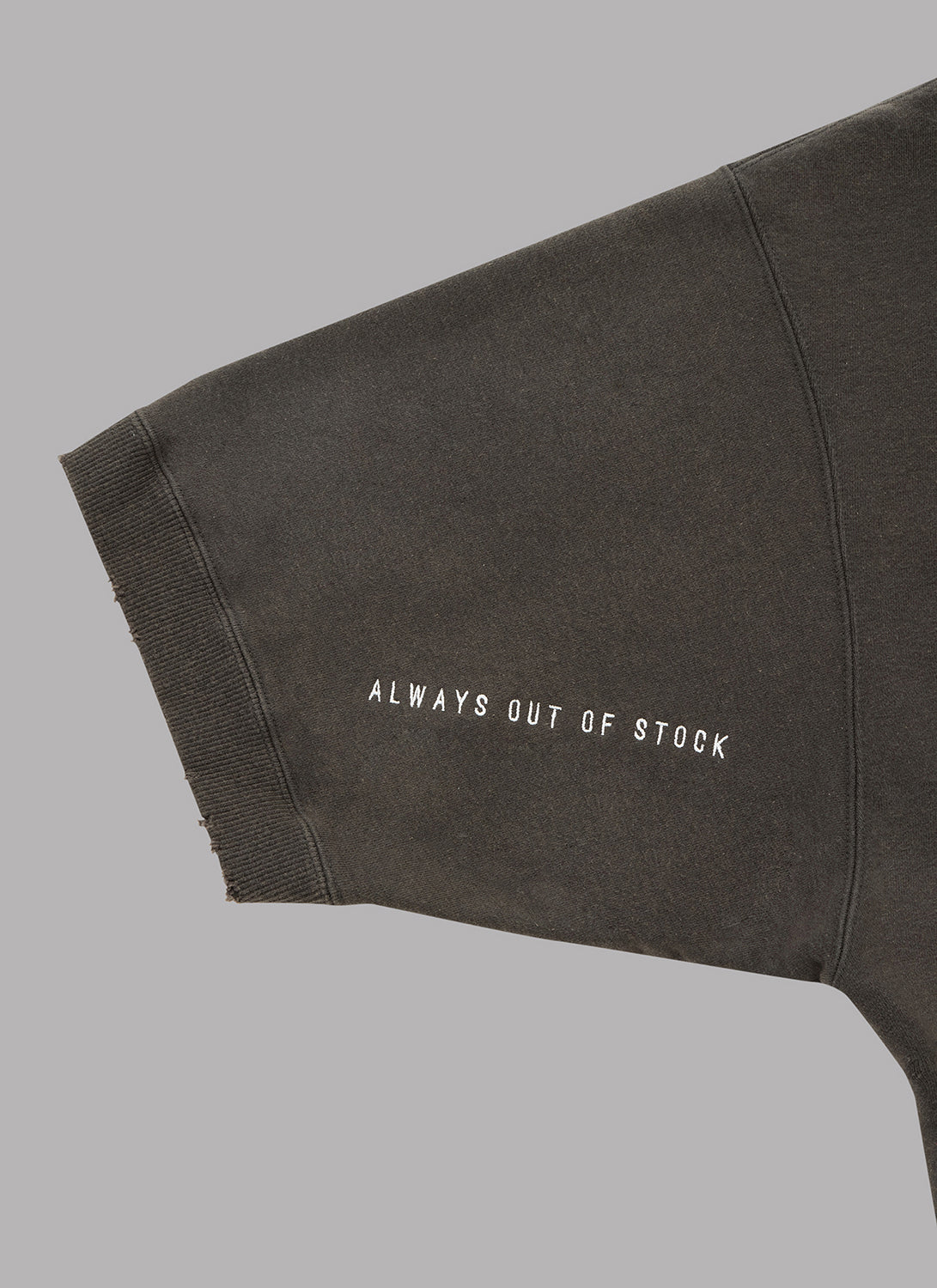 WASHED DAMAGED HALF SLEEVE CREWNECK-CHARCOAL