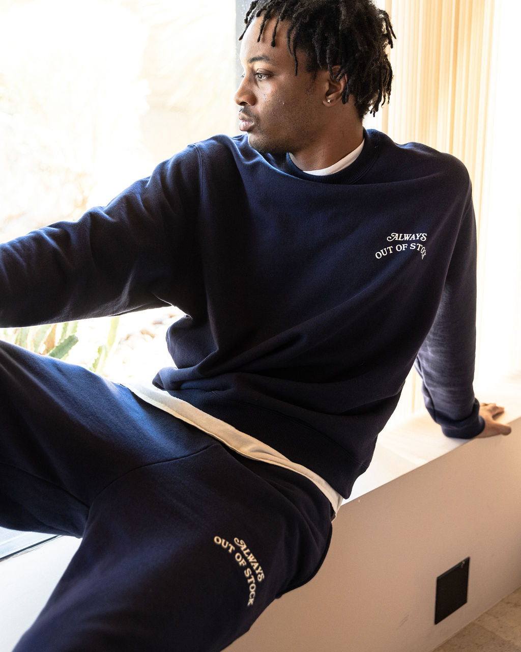 BASIC LOGO CREWNECK -NAVY x OFF WHITE