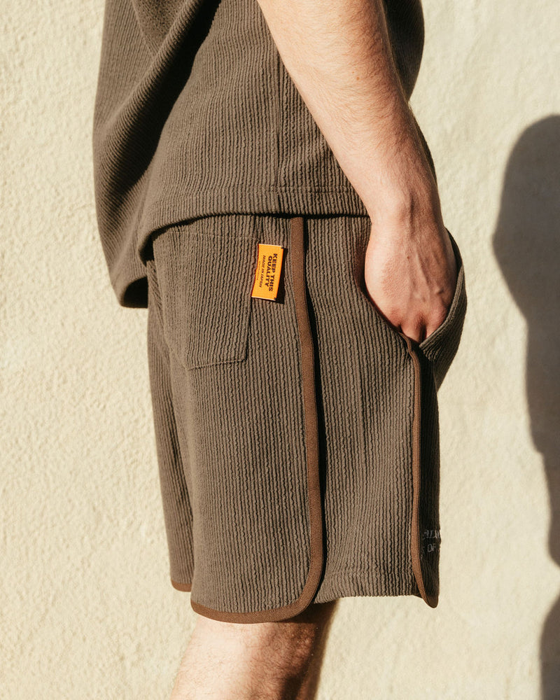 FRILL STRIPES BASKETBALL SHORTS-BROWN
