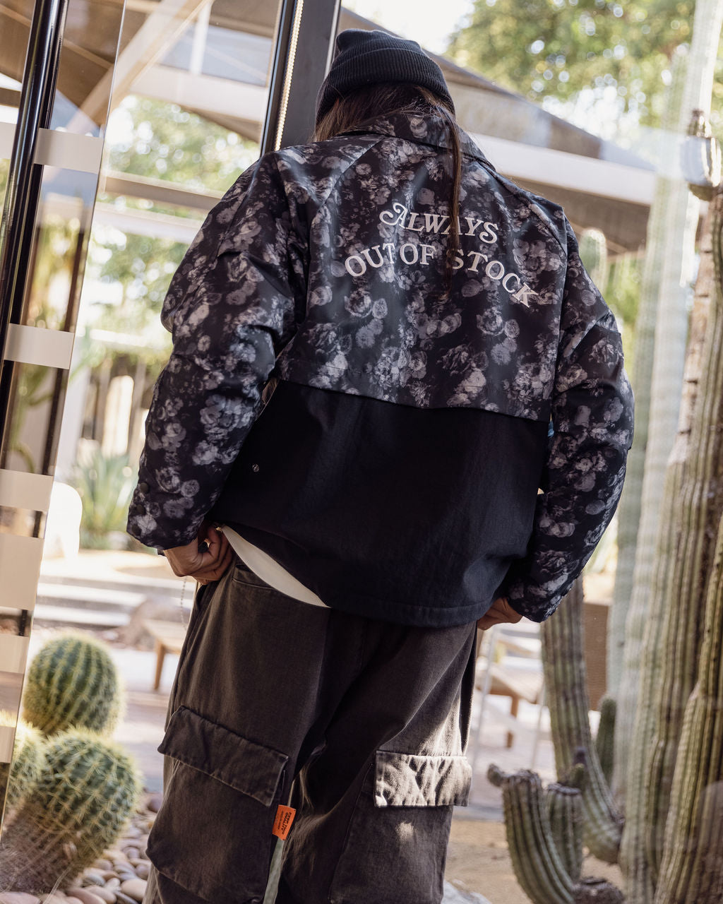 FLOWER PATTERN LIGHT BLOUSON JACKET-BLACK