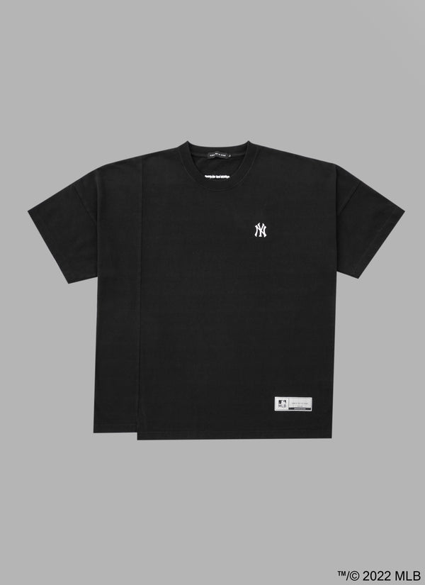 ALWAYS OUT OF STOCK × New York Yankees  SWITCHED TEE - BLACK